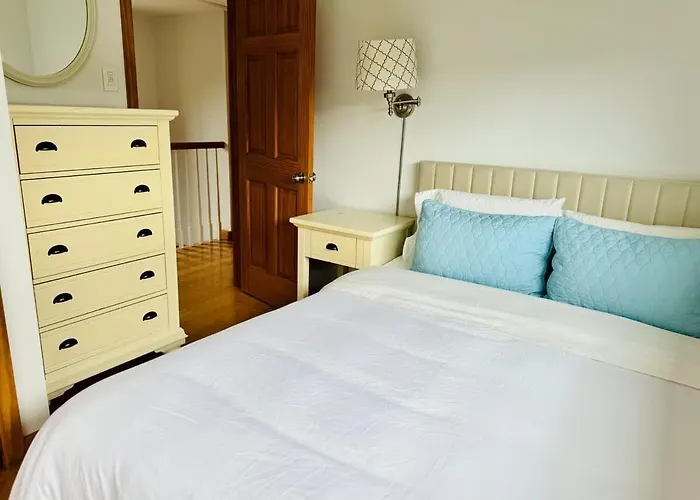 Seabreeze #3 - Cozy Cottage By The Beach