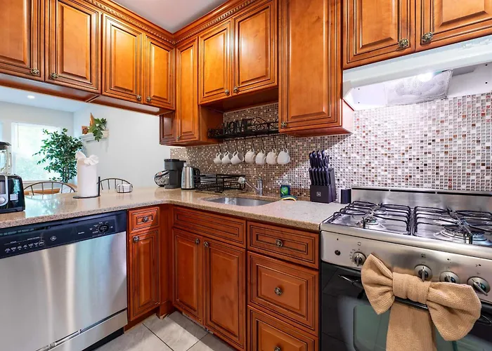 Hampton Bays Townhouse - Pool Beach Access