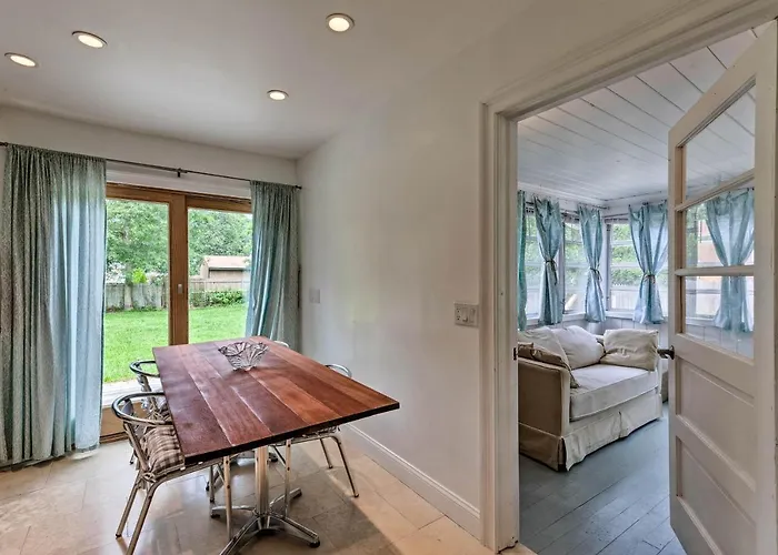 Hamptons Bay Home On Shinnecock Bay W/ Yard!